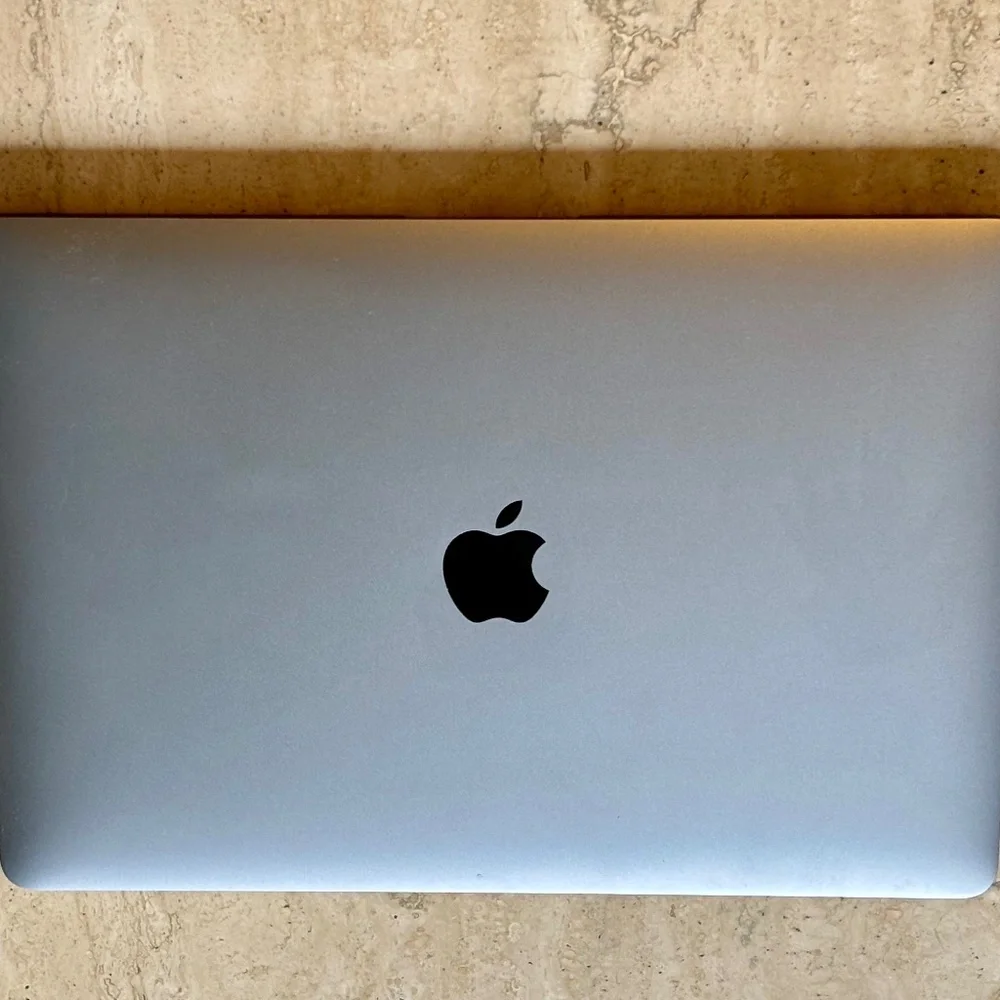 Apple MacBook Air (In Box) - Picture 2 of 12